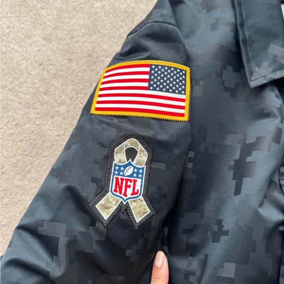 CHICAGO BEARS SALUTE TO SERVICE WOMENS LARGE JACKET. FUR INSIDE LINING NIKE - Picture 4 of 6